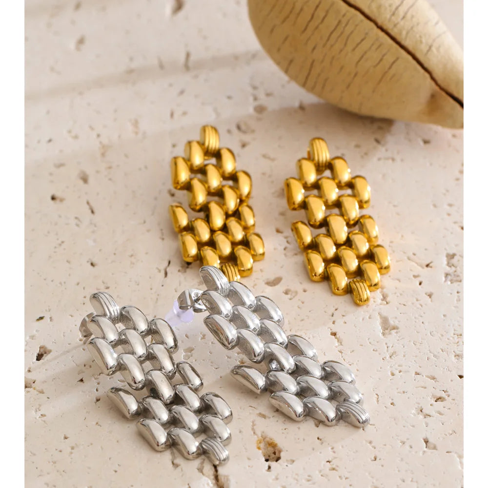 Geometric earrings in gold-plated stainless steel.