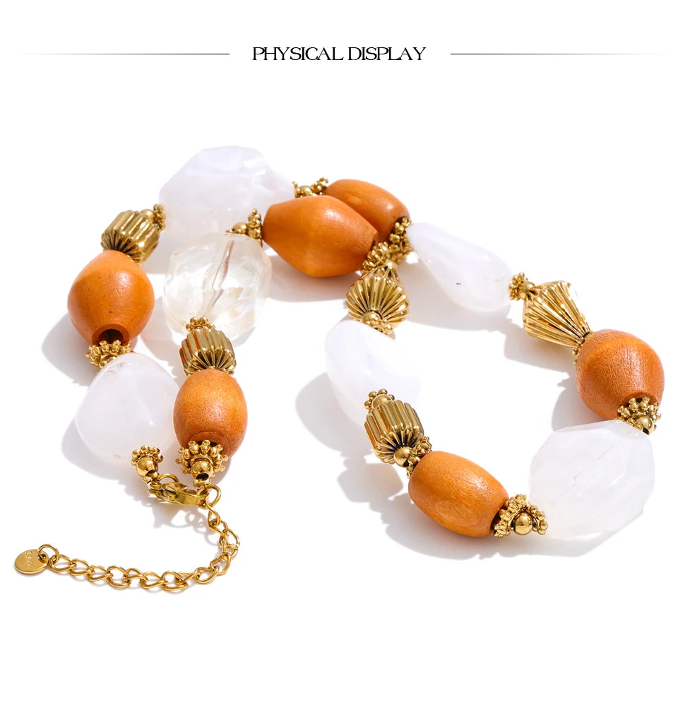 Resin beaded geometric necklace in gold-plated stainless steel with resin.