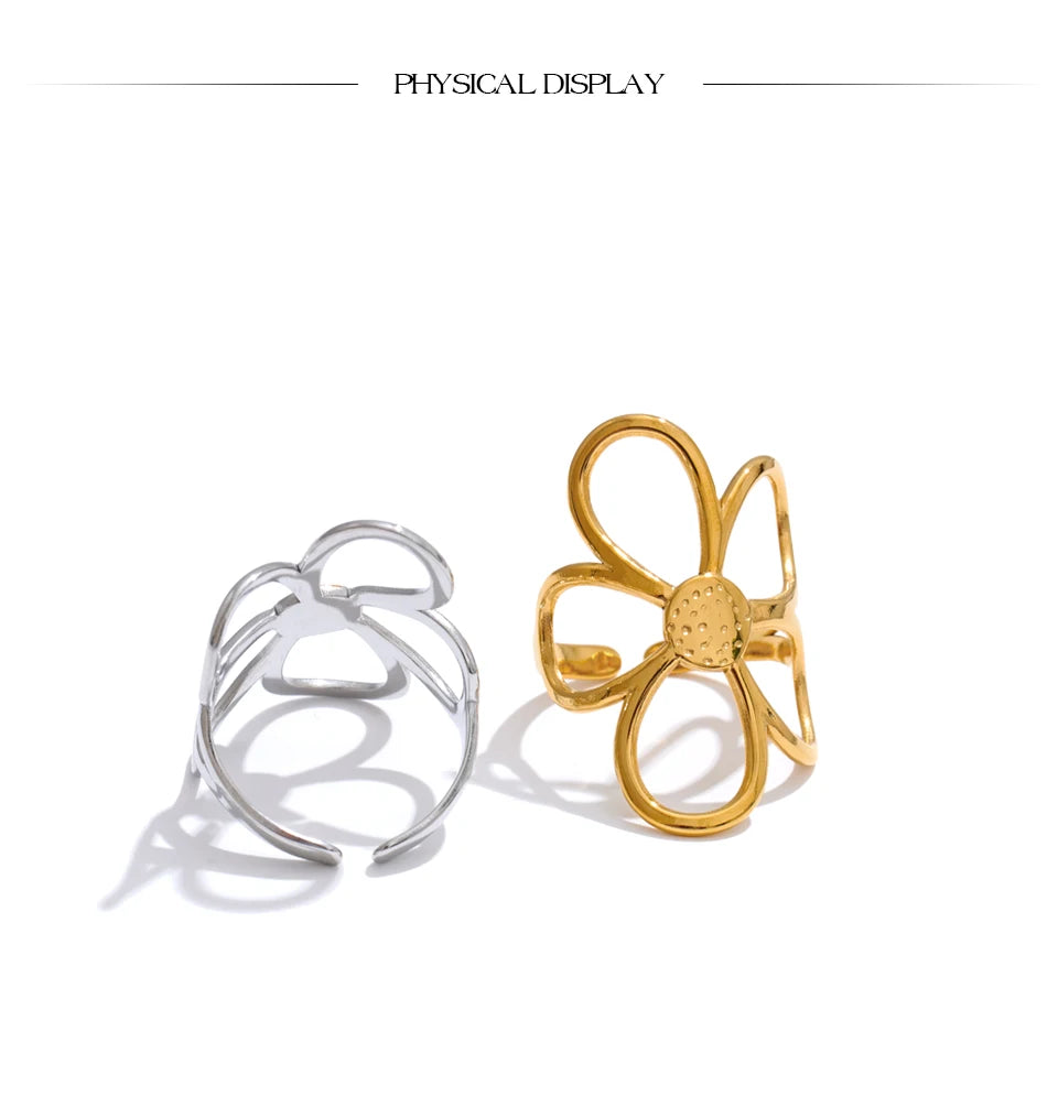 Flower ring in gold-plated stainless steel.