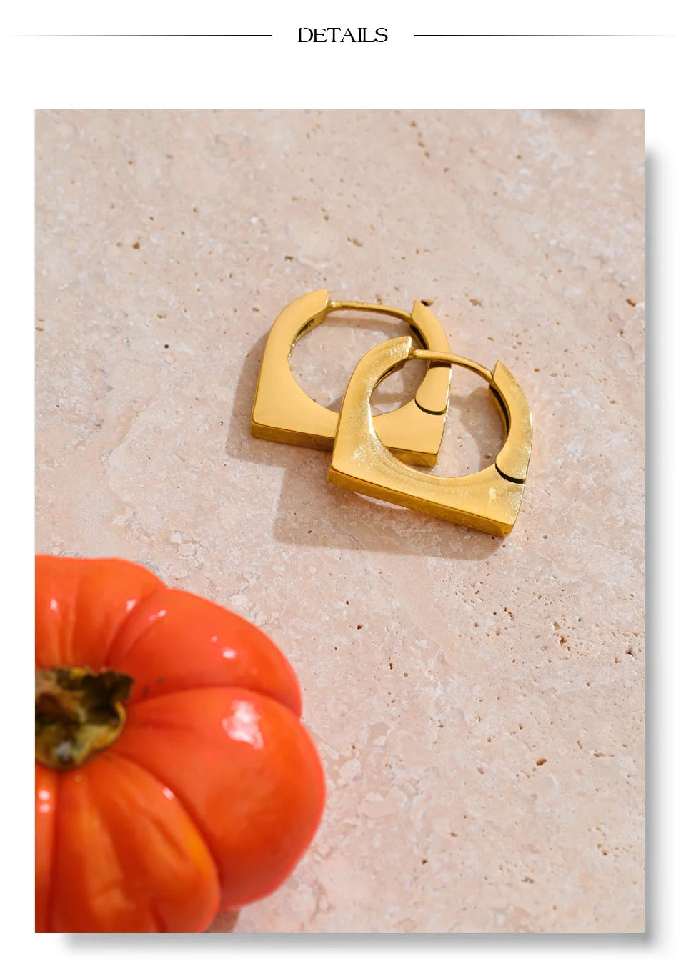 Geometric earrings in gold-plated stainless steel.