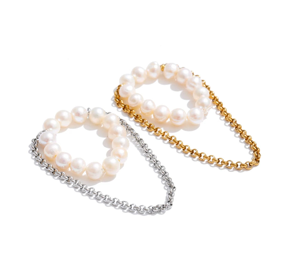 Freshwater pearl geometric necklace in 18K gold-plated stainless steel with freshwater pearl.
