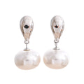 Pearl geometric earrings in gold-plated stainless steel with pearl.