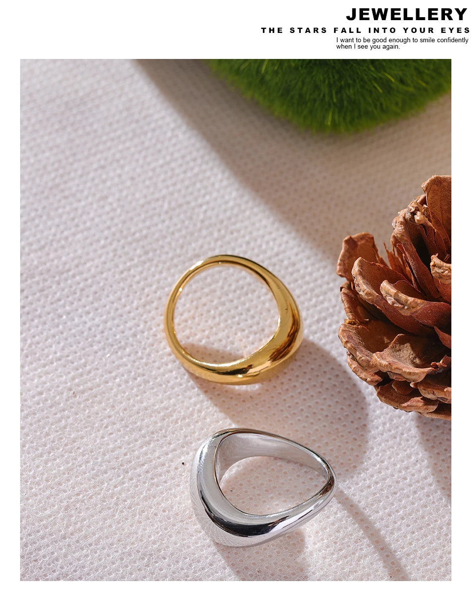 Minimalist geometric ring in gold-plated stainless steel.