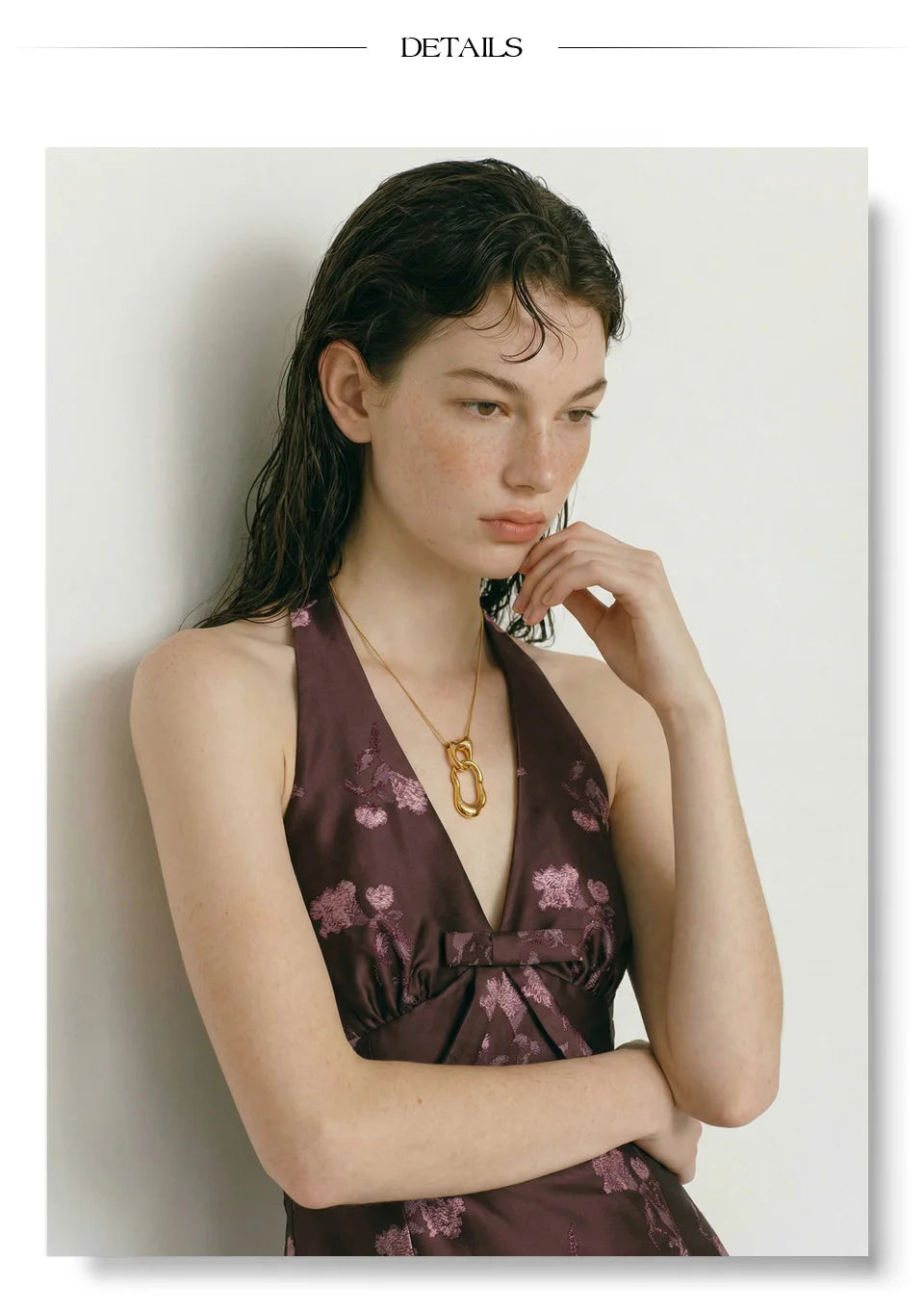 Geometric necklace in gold-plated stainless steel.