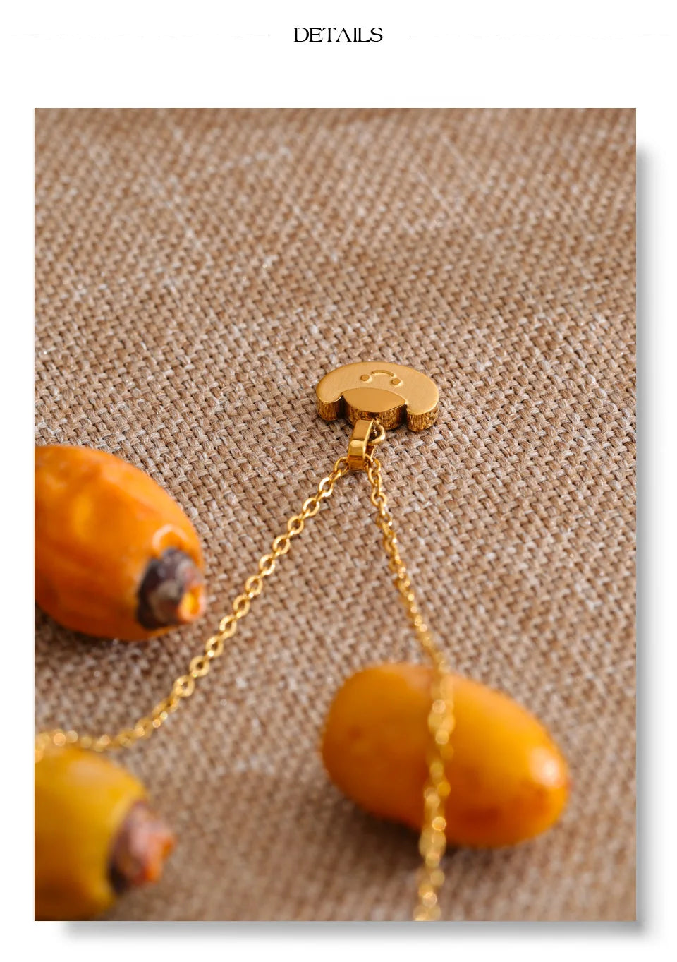 Geometric necklace in gold-plated stainless steel.