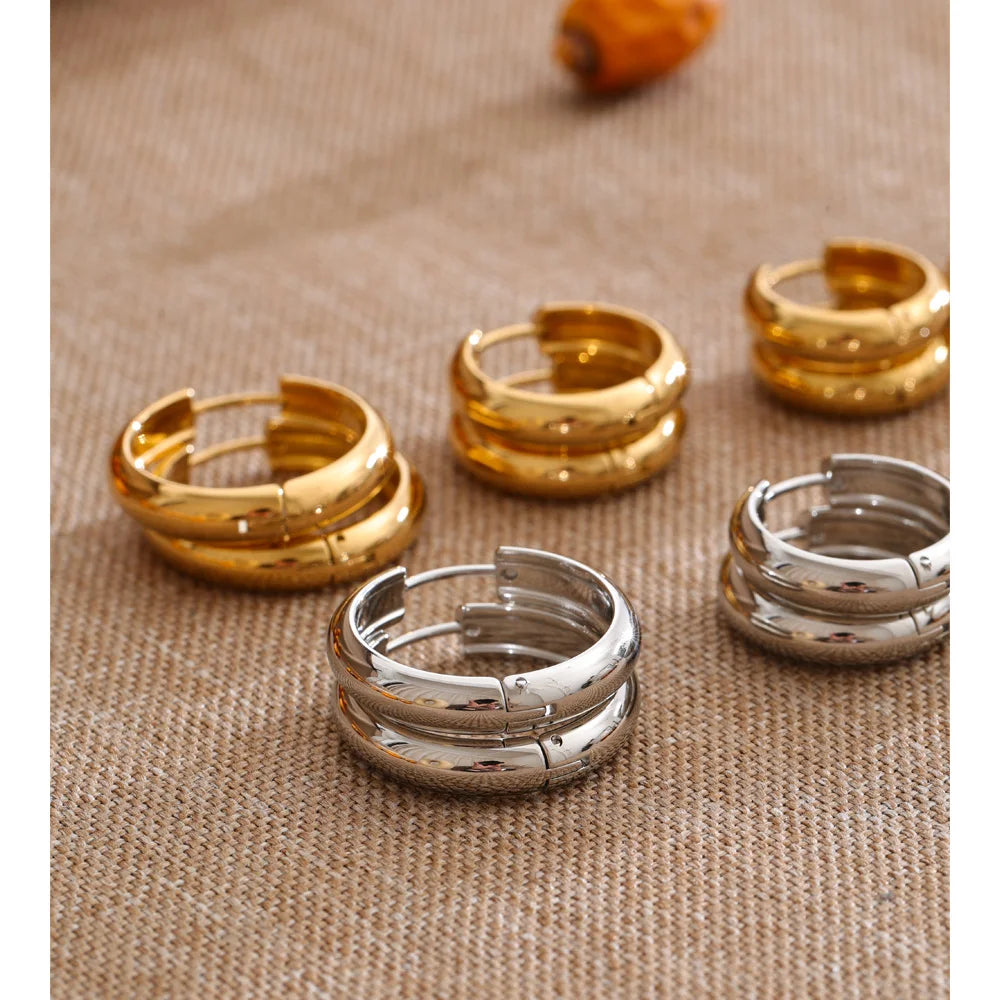 Geometric earrings in gold-plated stainless steel.