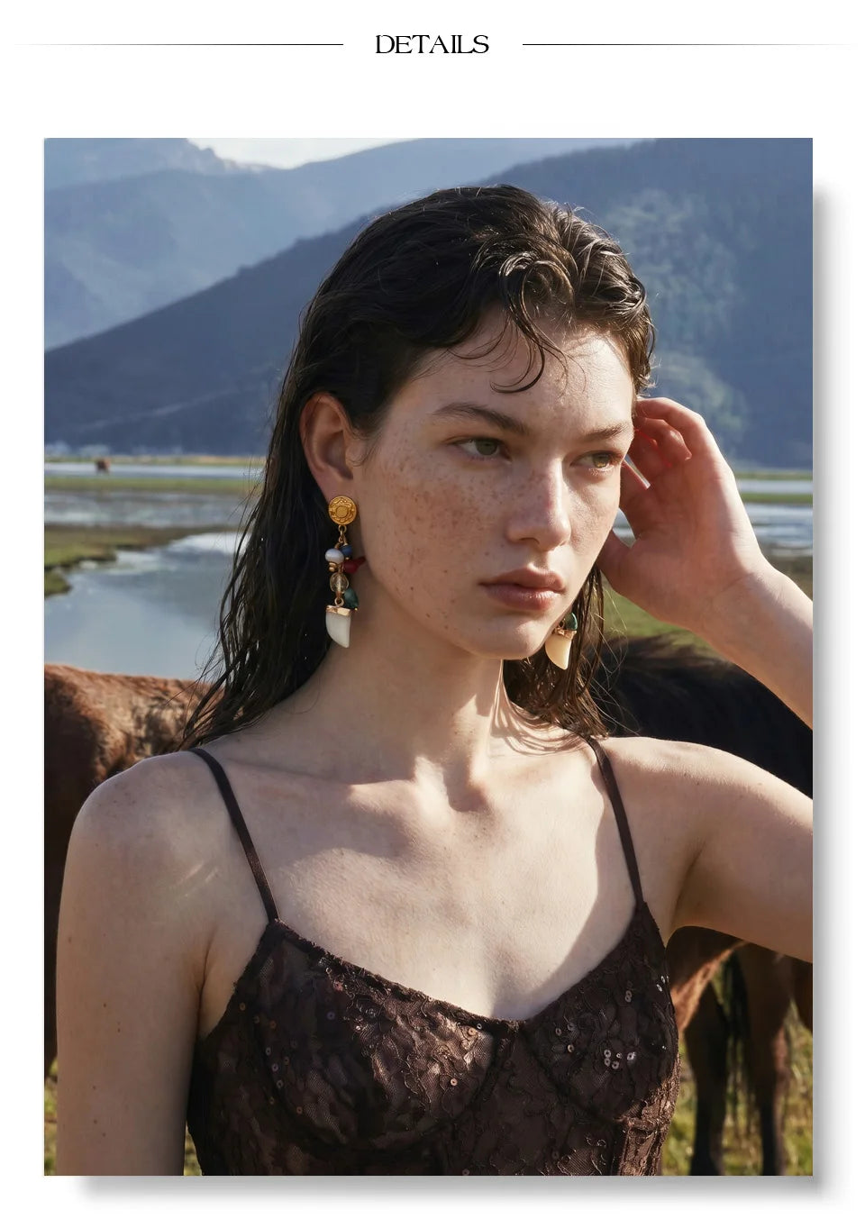 Resin natural stone geometric earrings in gold-plated stainless steel with natural stone and resin.