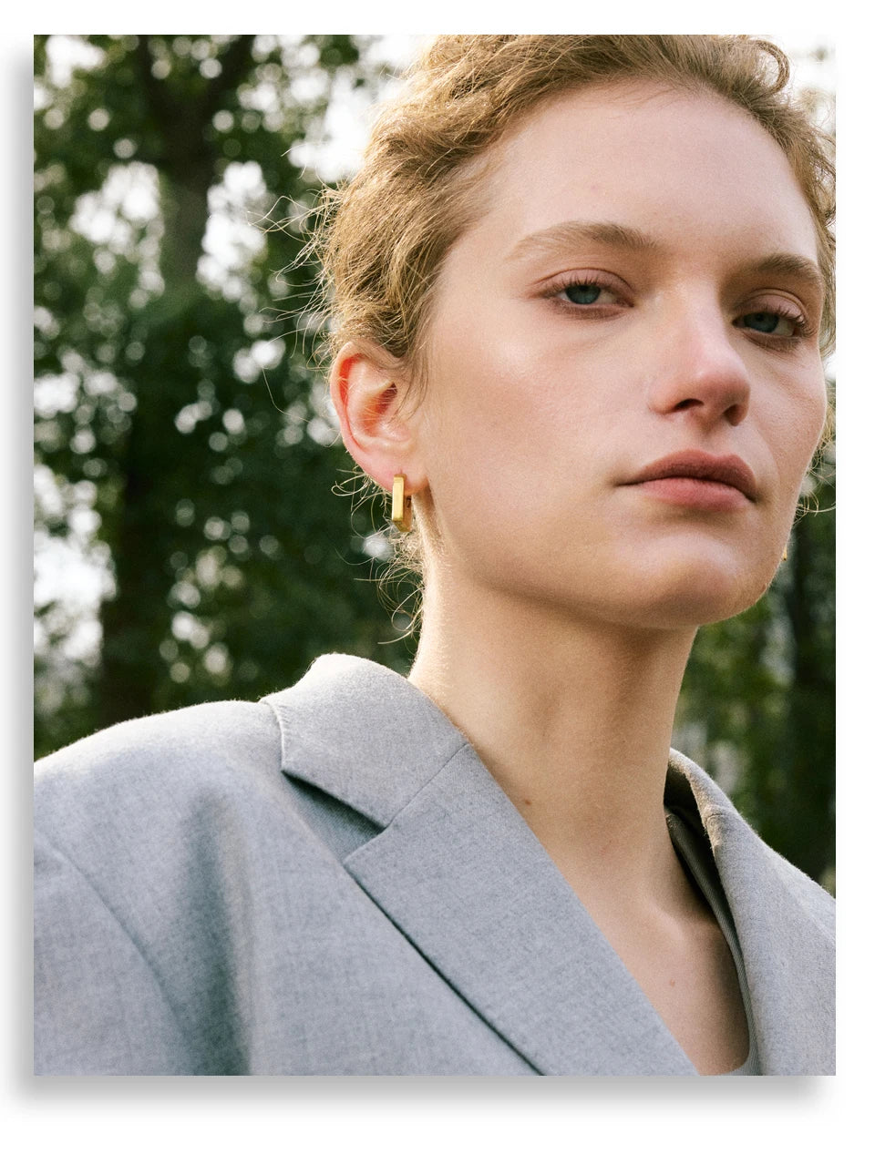 Geometric earrings in gold-plated stainless steel.