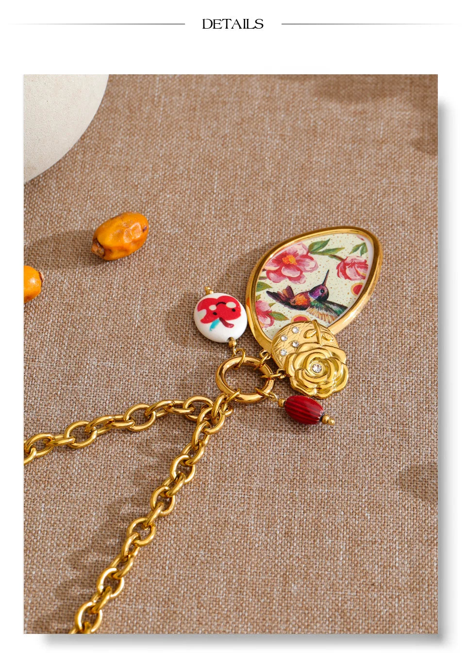 Cubic zirconia resin flower necklace in gold-plated stainless steel with cubic zirconia and resin.