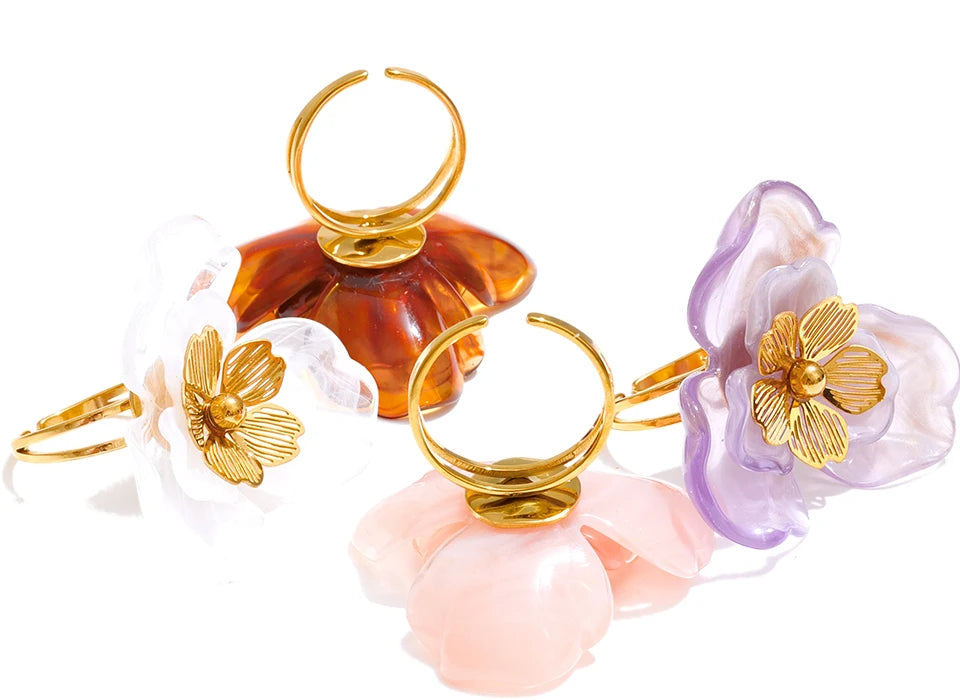 Resin flower ring in 18K gold-plated stainless steel with resin.