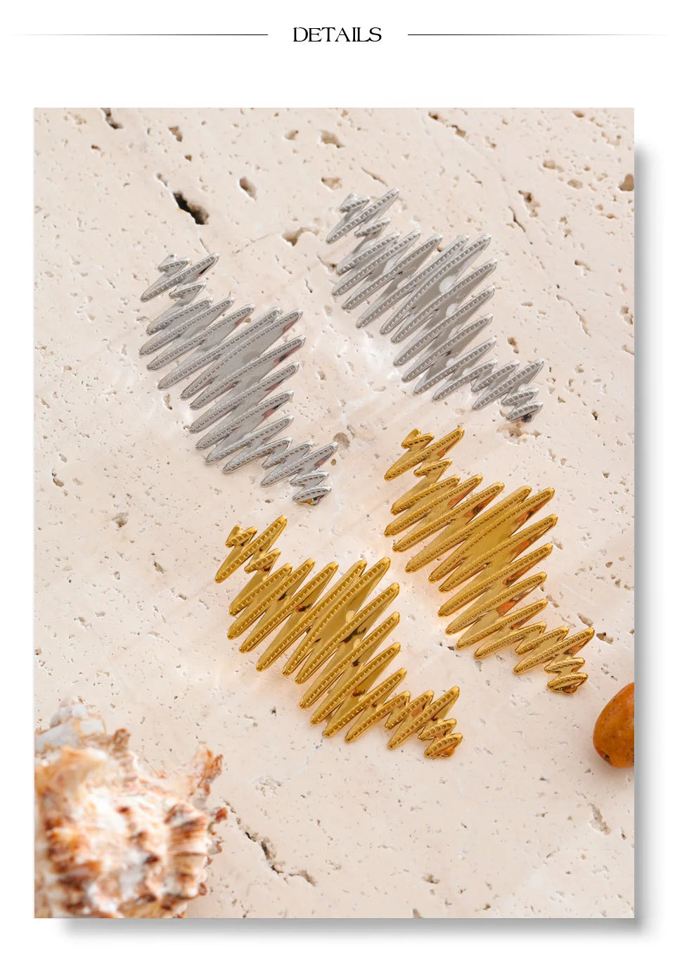 Geometric earrings in gold-plated stainless steel.