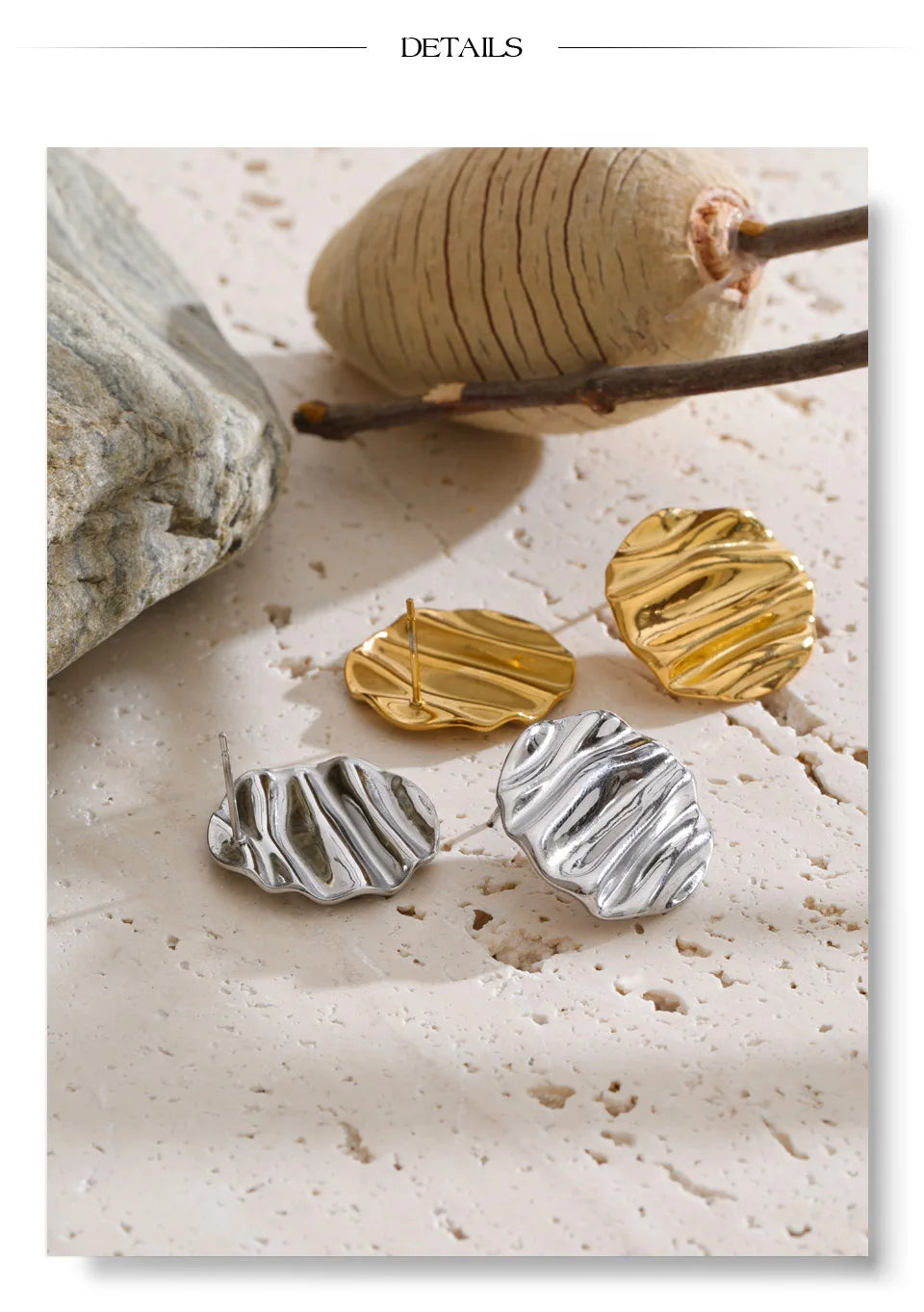 Geometric earrings in gold-plated stainless steel.