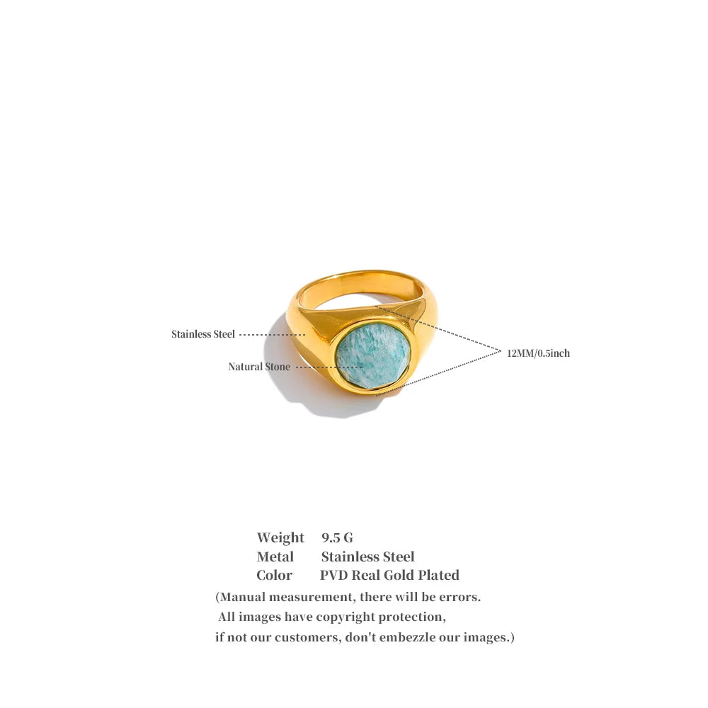 Natural stone geometric ring in 18K gold-plated stainless steel with natural stone.