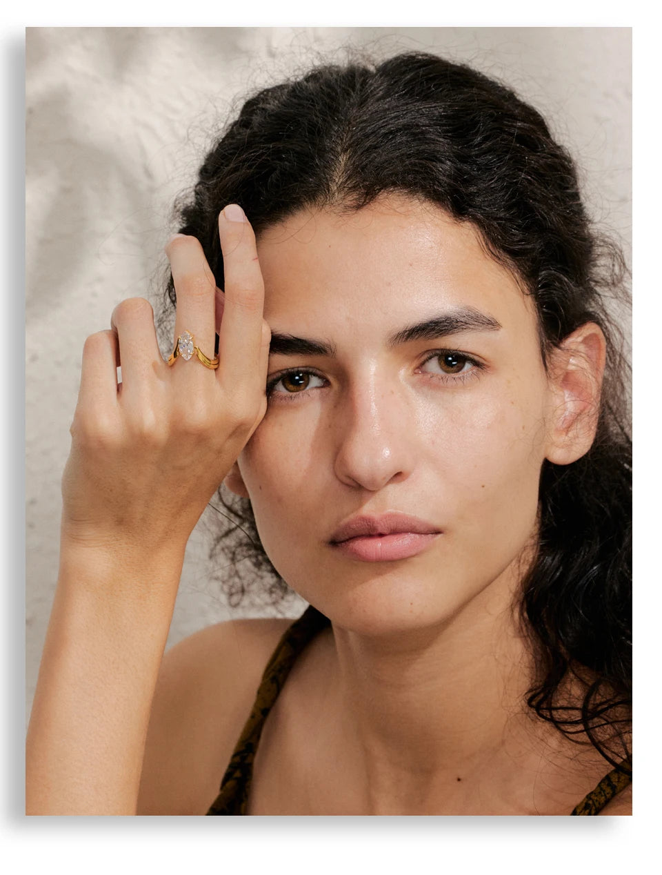 Cubic zirconia geometric ring in 18K gold-plated stainless steel with cubic zirconia.