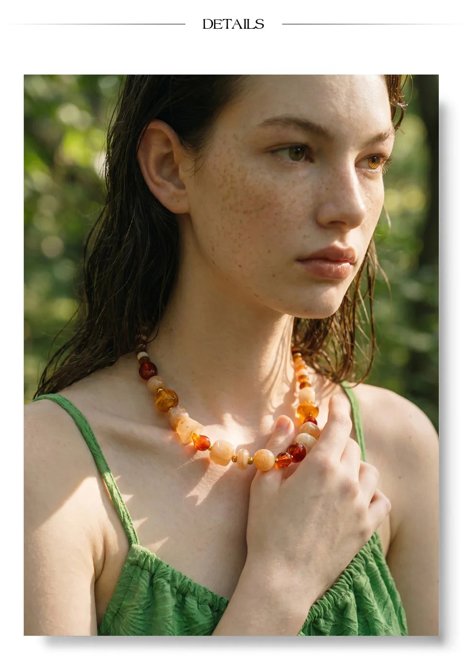Resin acrylic beaded necklace in gold-plated stainless steel with resin and acrylic.