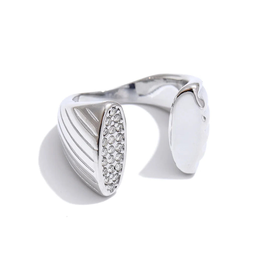 Cubic zirconia geometric ring in gold-plated stainless steel with cubic zirconia.