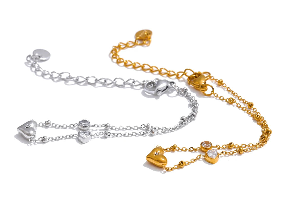 Cubic zirconia heart chain necklace in gold-plated stainless steel with cubic zirconia.
