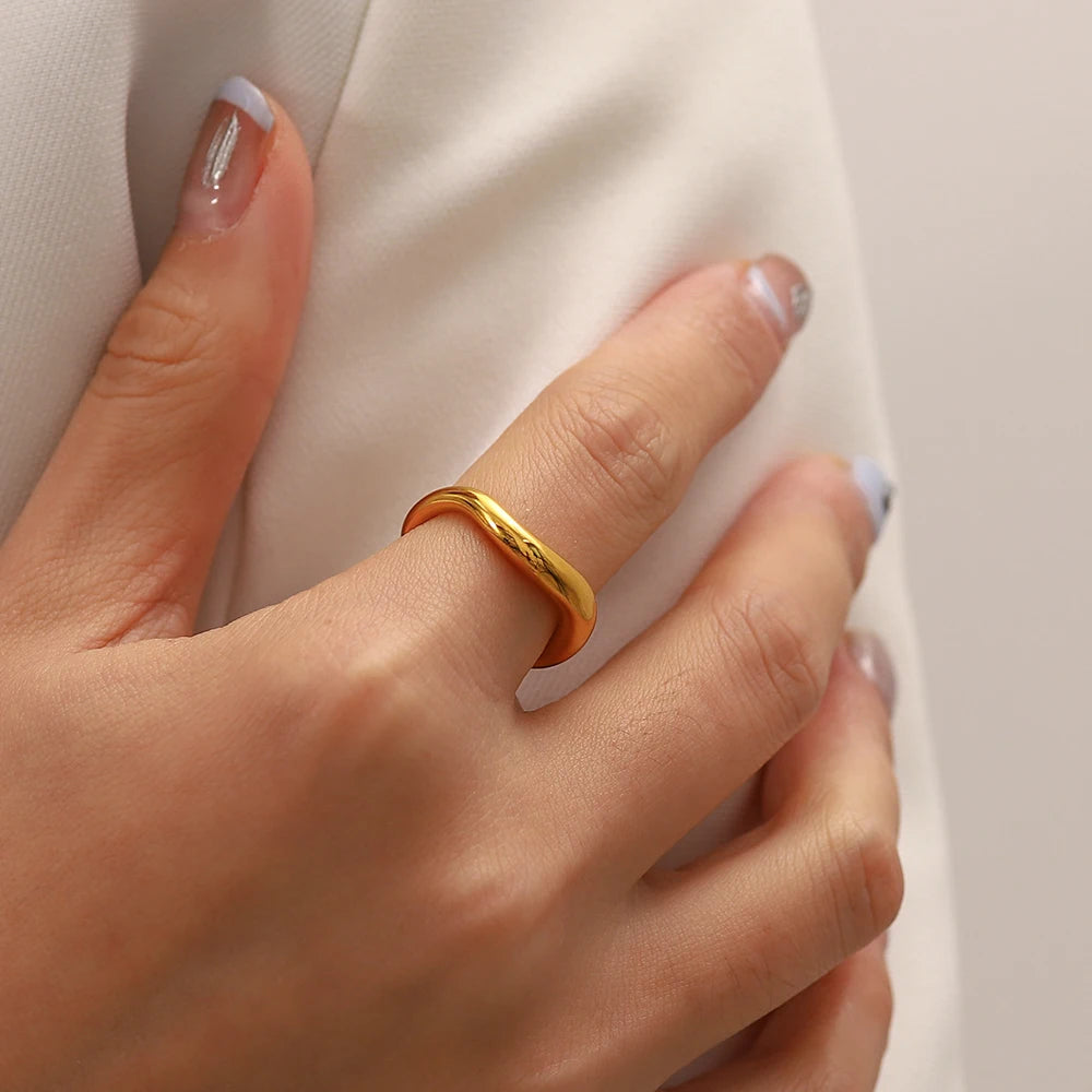 Twisted Croissant Signet Ring — Stainless Steel · PS353
