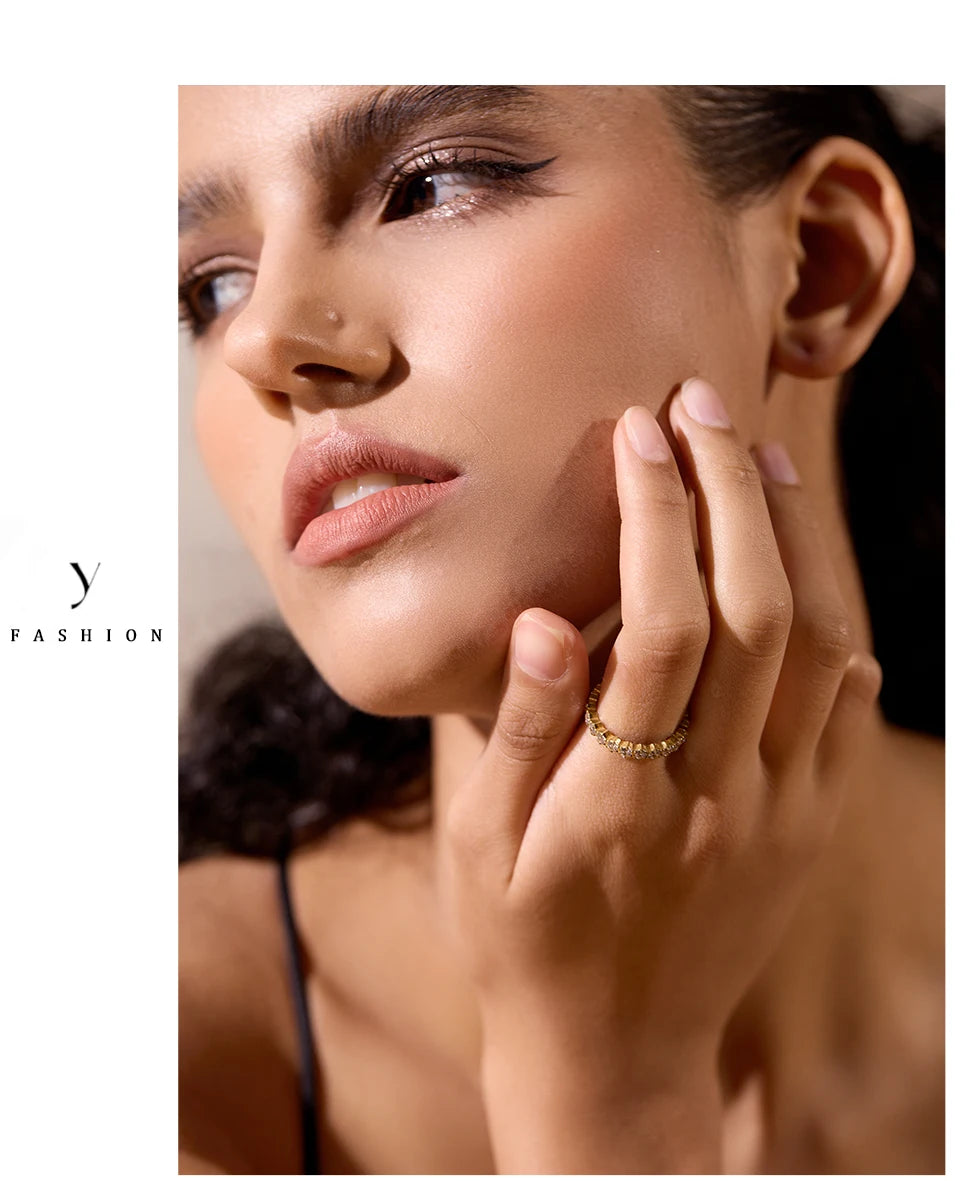 White cubic zirconia geometric ring in gold-plated stainless steel with cubic zirconia.