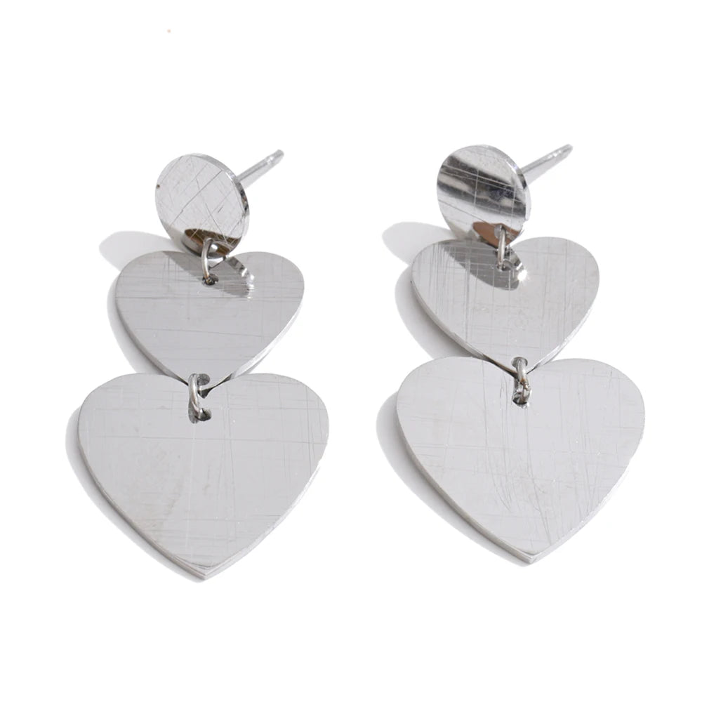 Heart earrings in gold-plated stainless steel.