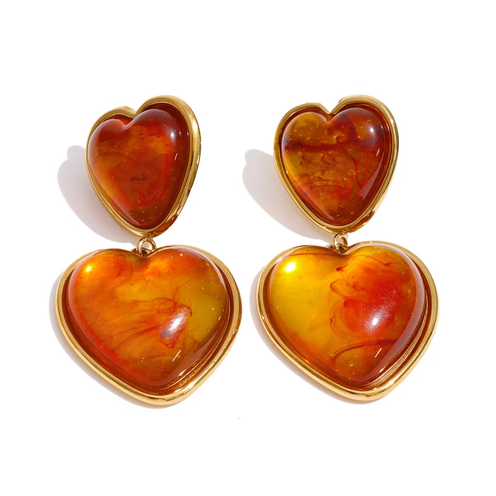 Resin acrylic heart earrings in gold-plated stainless steel with resin and acrylic.