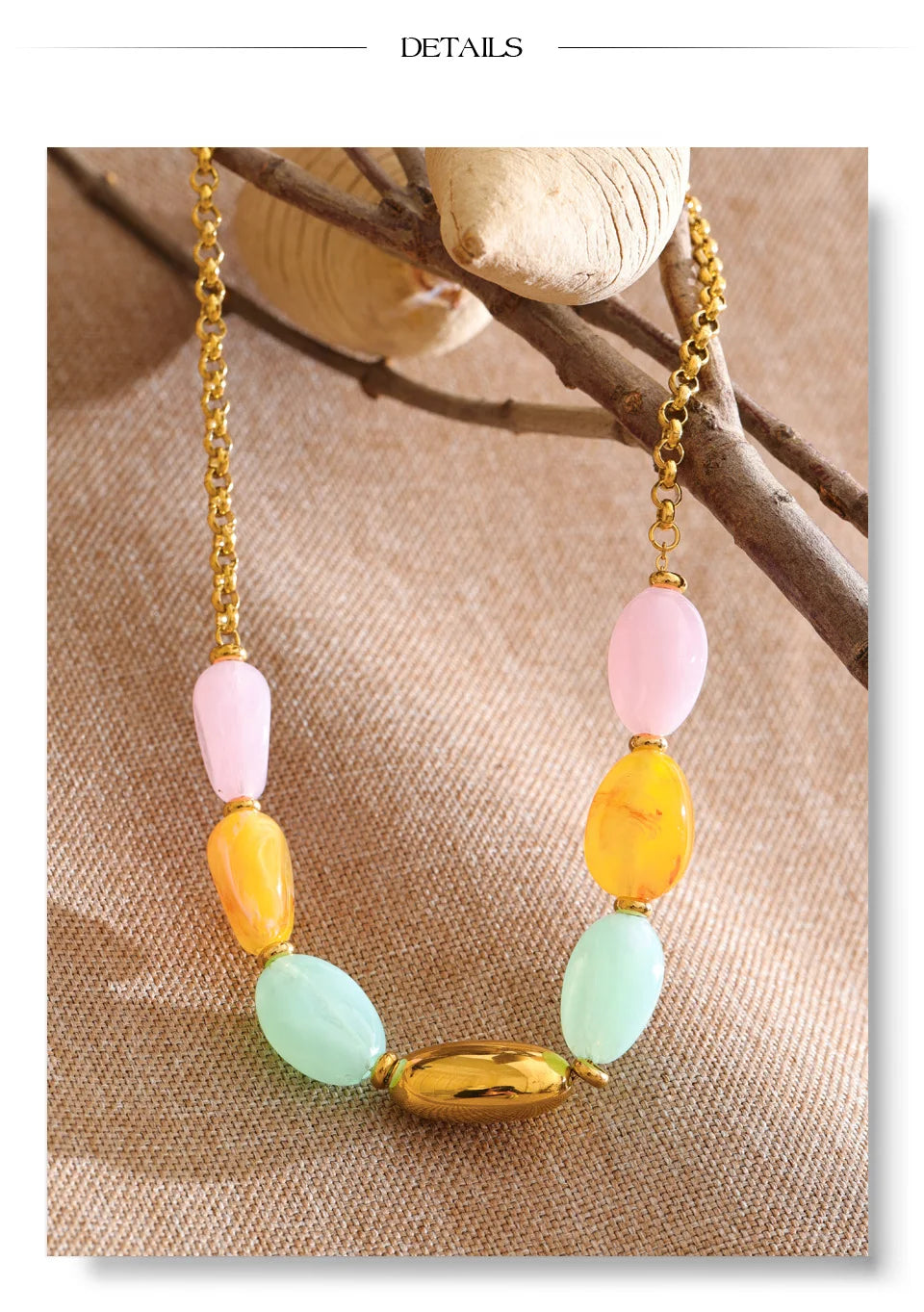 Resin natural stone geometric necklace in gold-plated stainless steel with natural stone and resin.