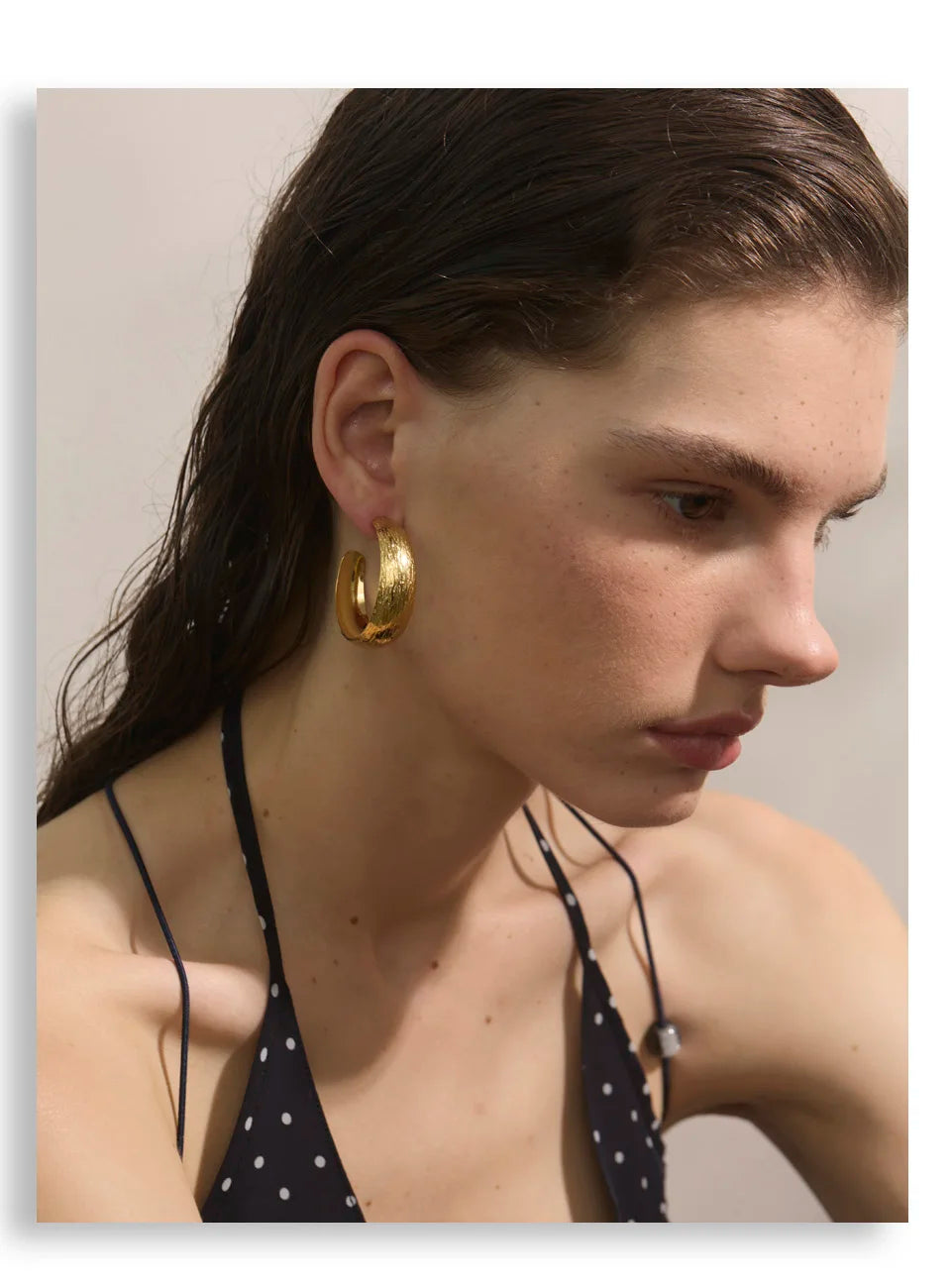 Geometric earrings in gold-plated stainless steel.