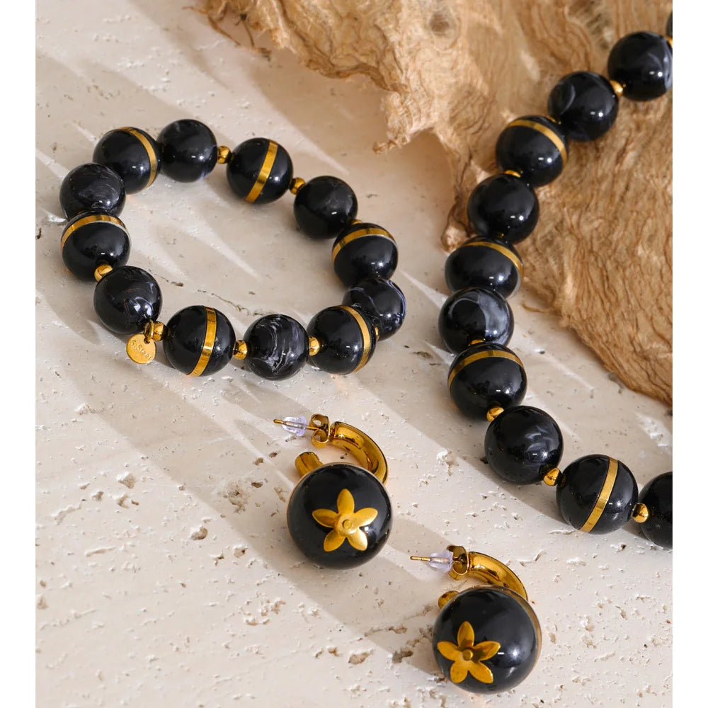 Resin acrylic beaded earrings in gold-plated stainless steel with resin and acrylic.