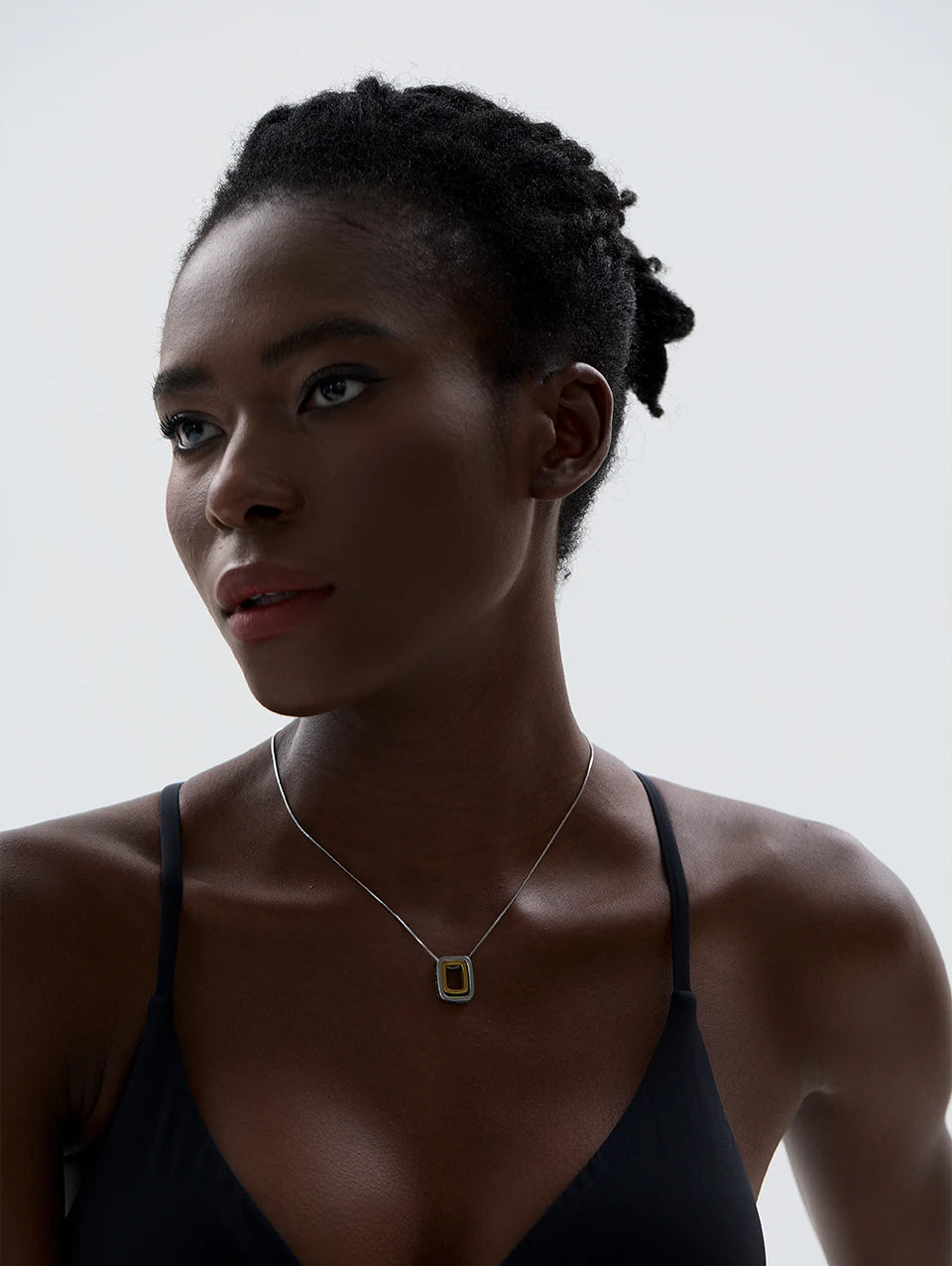 Geometric layered necklace in gold-plated 316L stainless steel.