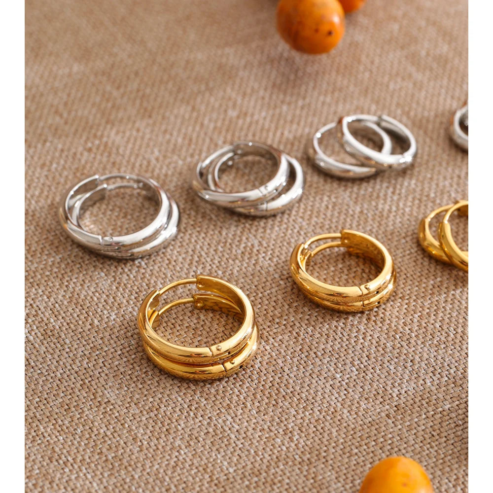 Geometric earrings in gold-plated stainless steel.