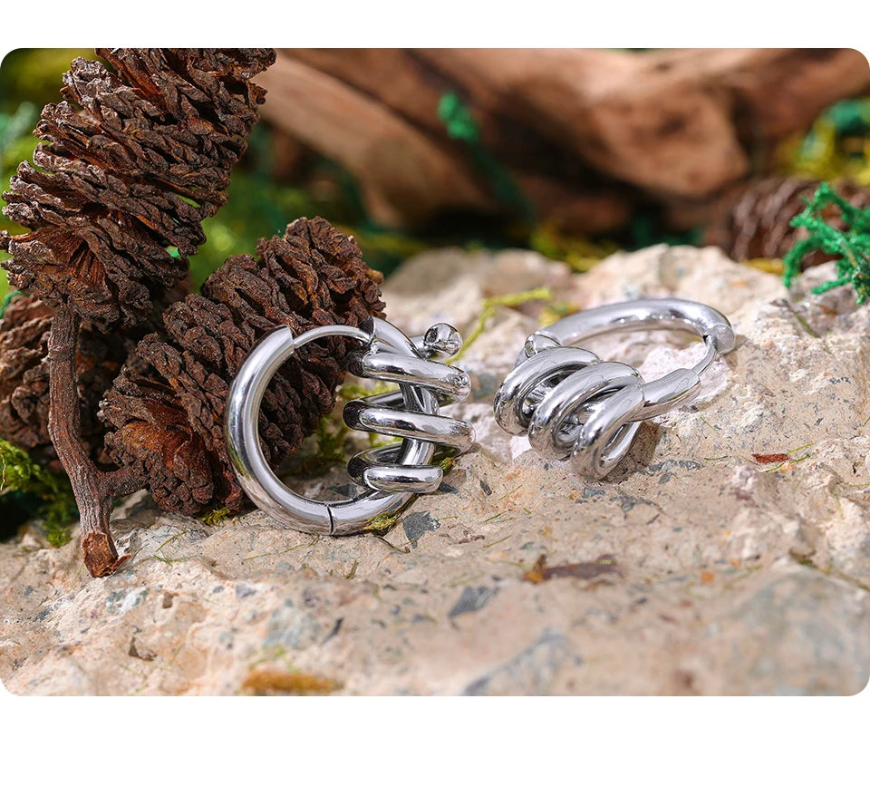 Geometric earrings in gold-plated stainless steel.