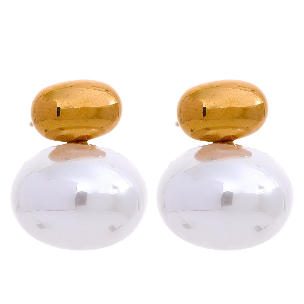 Pearl beaded geometric earrings in gold-plated stainless steel with pearl.