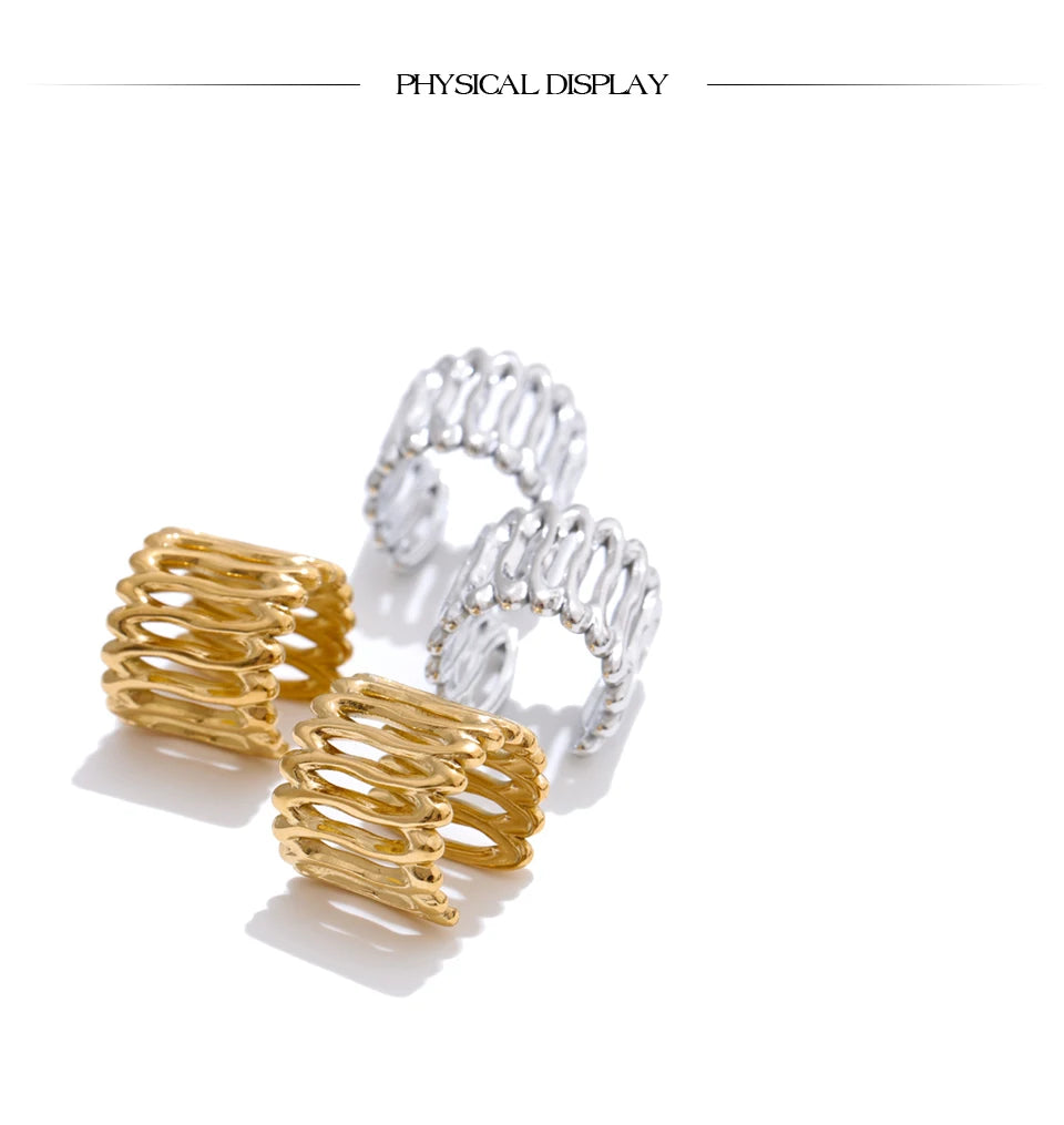 Geometric layered earrings in gold-plated stainless steel.