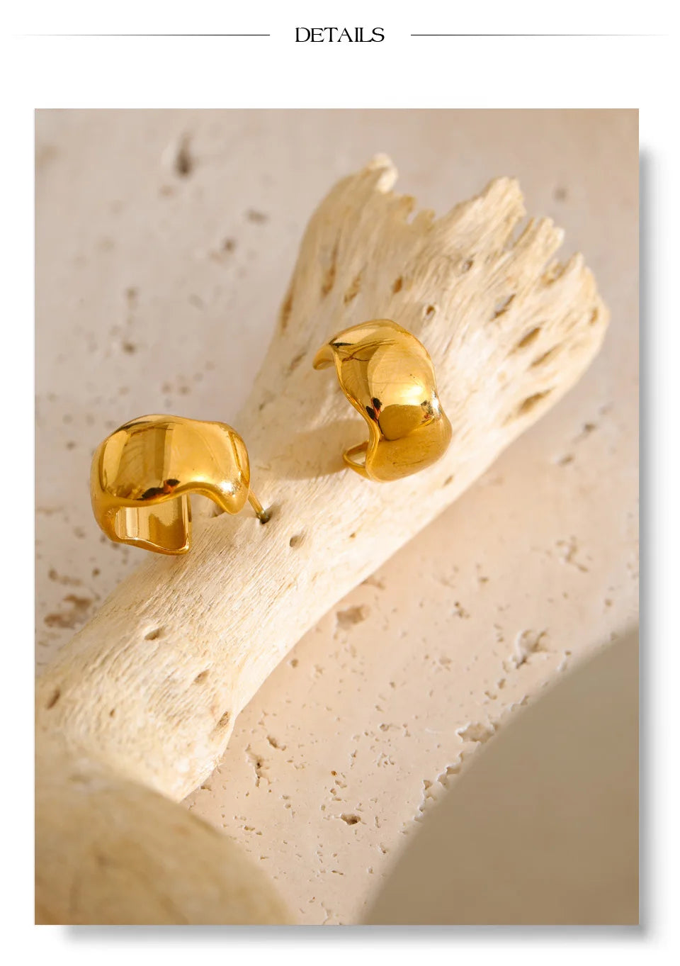 Geometric earrings in gold-plated stainless steel.