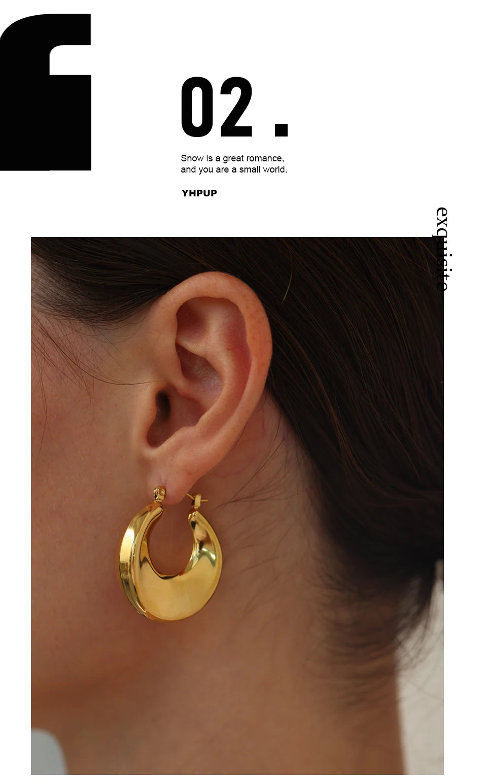 Minimalist geometric earrings in gold-plated stainless steel.
