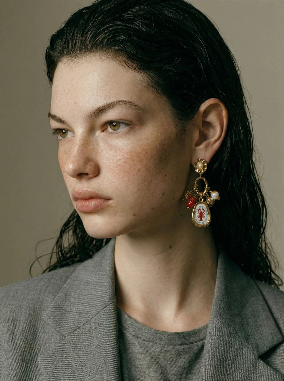 Geometric earrings in gold-plated stainless steel.