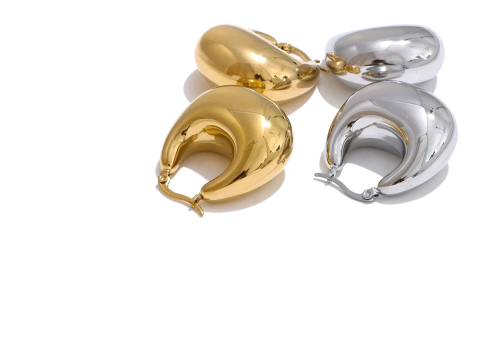 Geometric earrings in gold-plated stainless steel.