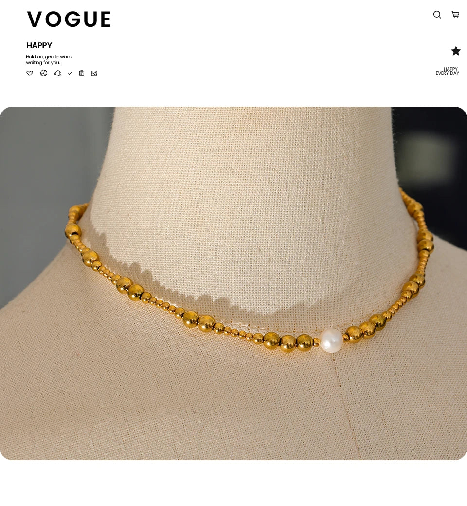 Freshwater pearl geometric necklace in 18K gold-plated stainless steel with freshwater pearl.