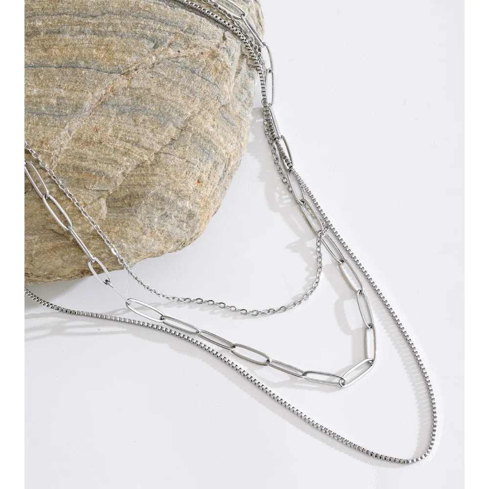 Geometric chain necklace in gold-plated stainless steel.