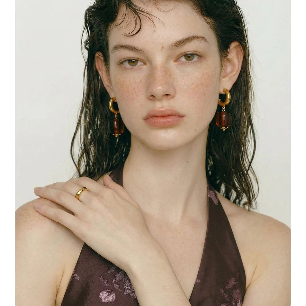 Resin acrylic geometric earrings in gold-plated stainless steel with resin and acrylic.