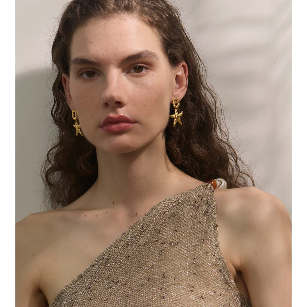 Star earrings in gold-plated stainless steel.