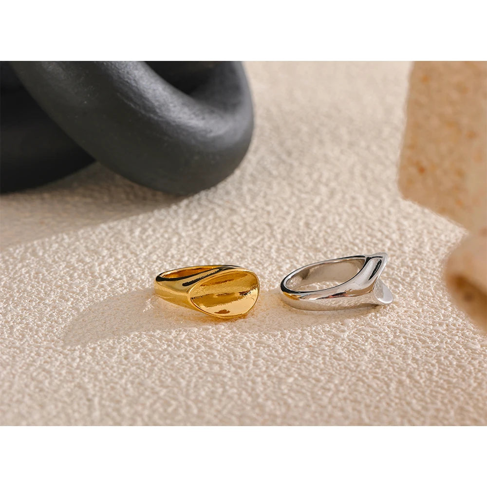 Geometric ring in gold-plated stainless steel.