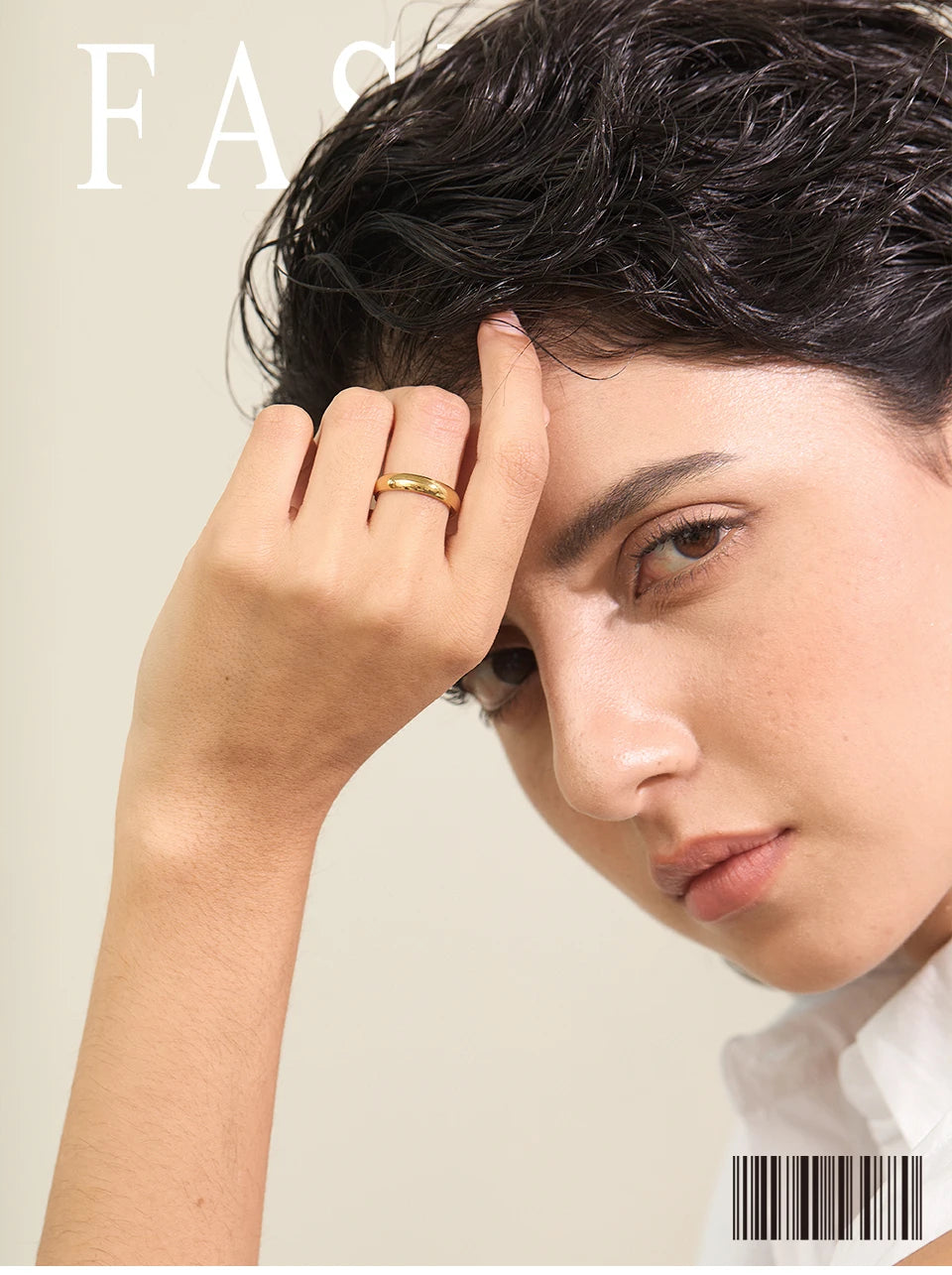 Geometric ring in 18K gold-plated stainless steel.