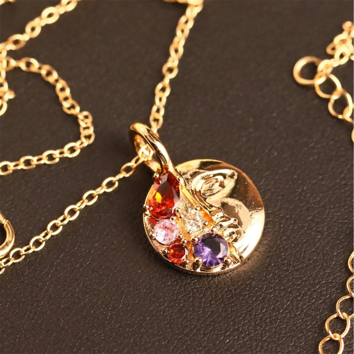 Vintage Greek Goddess Colored Zirconium Palace Art Necklace Casting Process Pendant Plating True Gold for Color Preservation