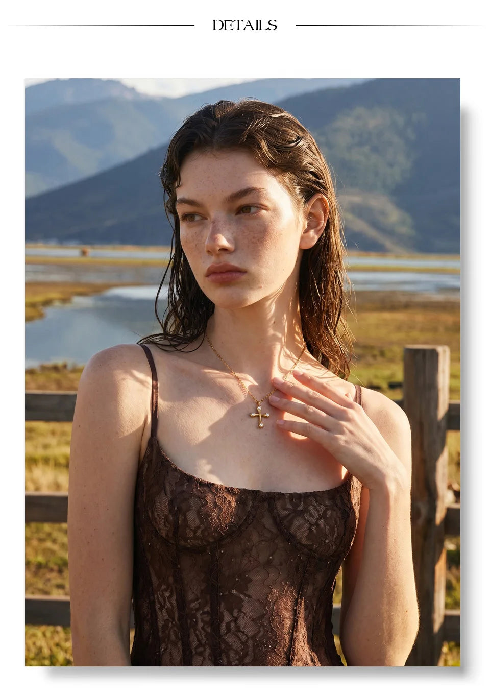 Cubic zirconia cross necklace in gold-plated stainless steel with cubic zirconia.