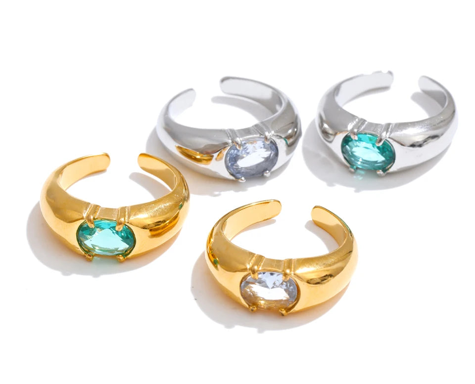 White cubic zirconia geometric ring in 18K gold-plated stainless steel with cubic zirconia.
