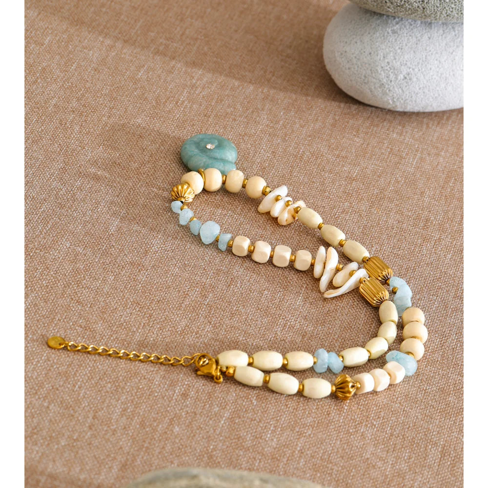 Shell natural stone beaded necklace in gold-plated stainless steel with natural stone and shell.