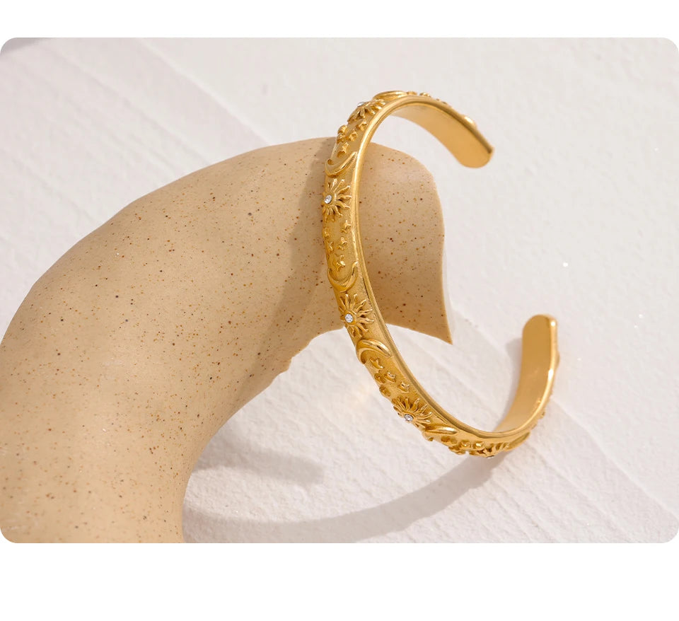 Star moon sun bracelet in gold-plated stainless steel.