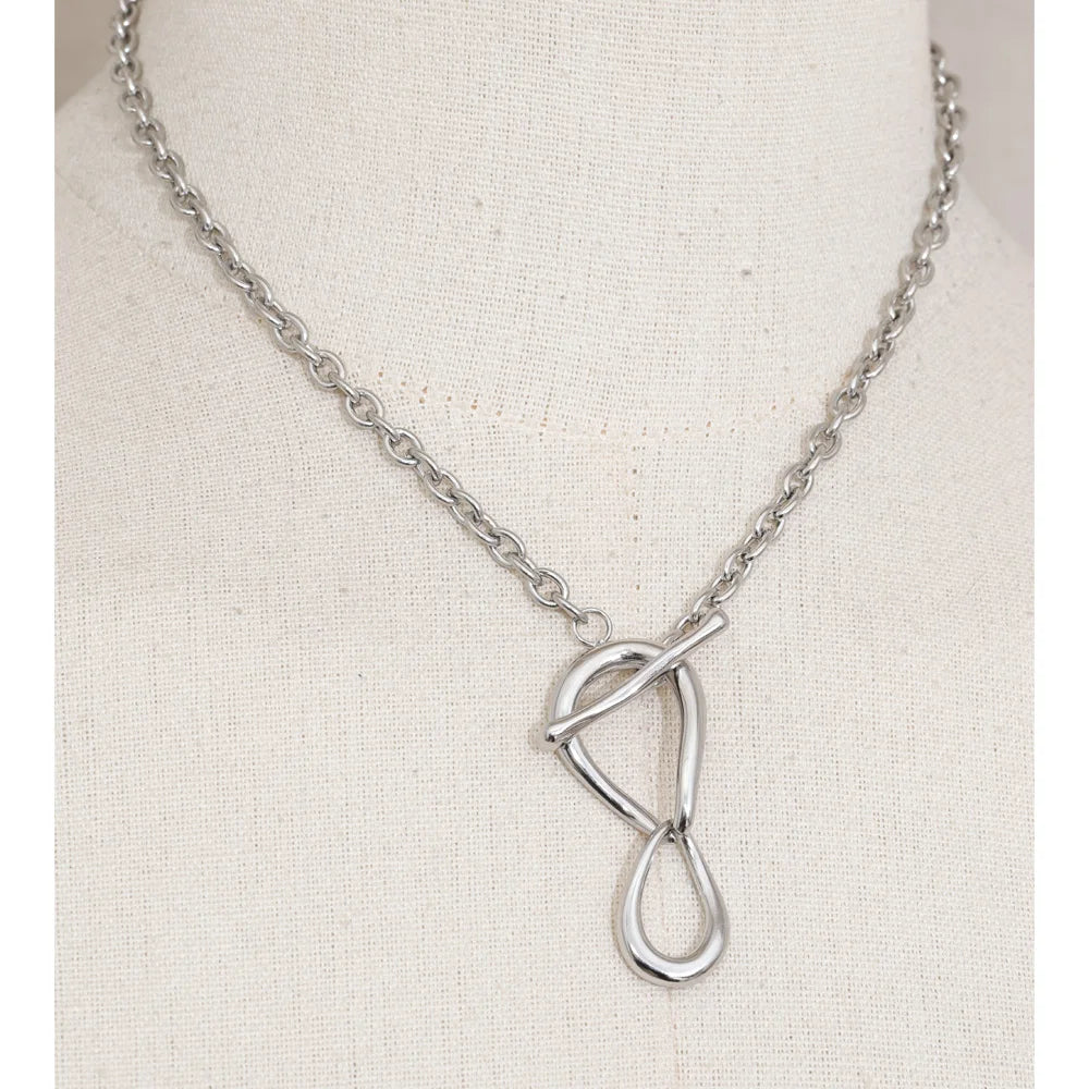 Geometric necklace in gold-plated stainless steel.