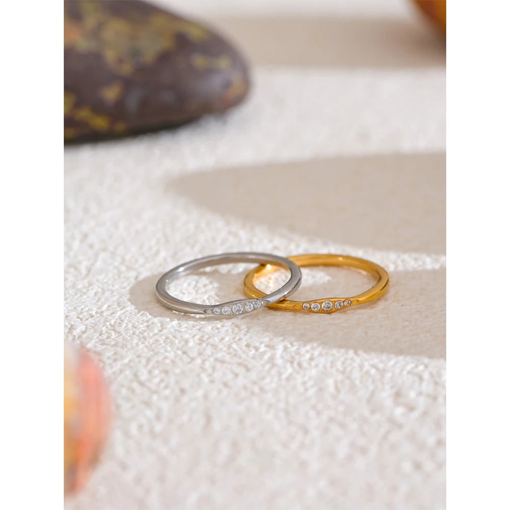 Cubic zirconia geometric ring in 18K gold-plated stainless steel with cubic zirconia.